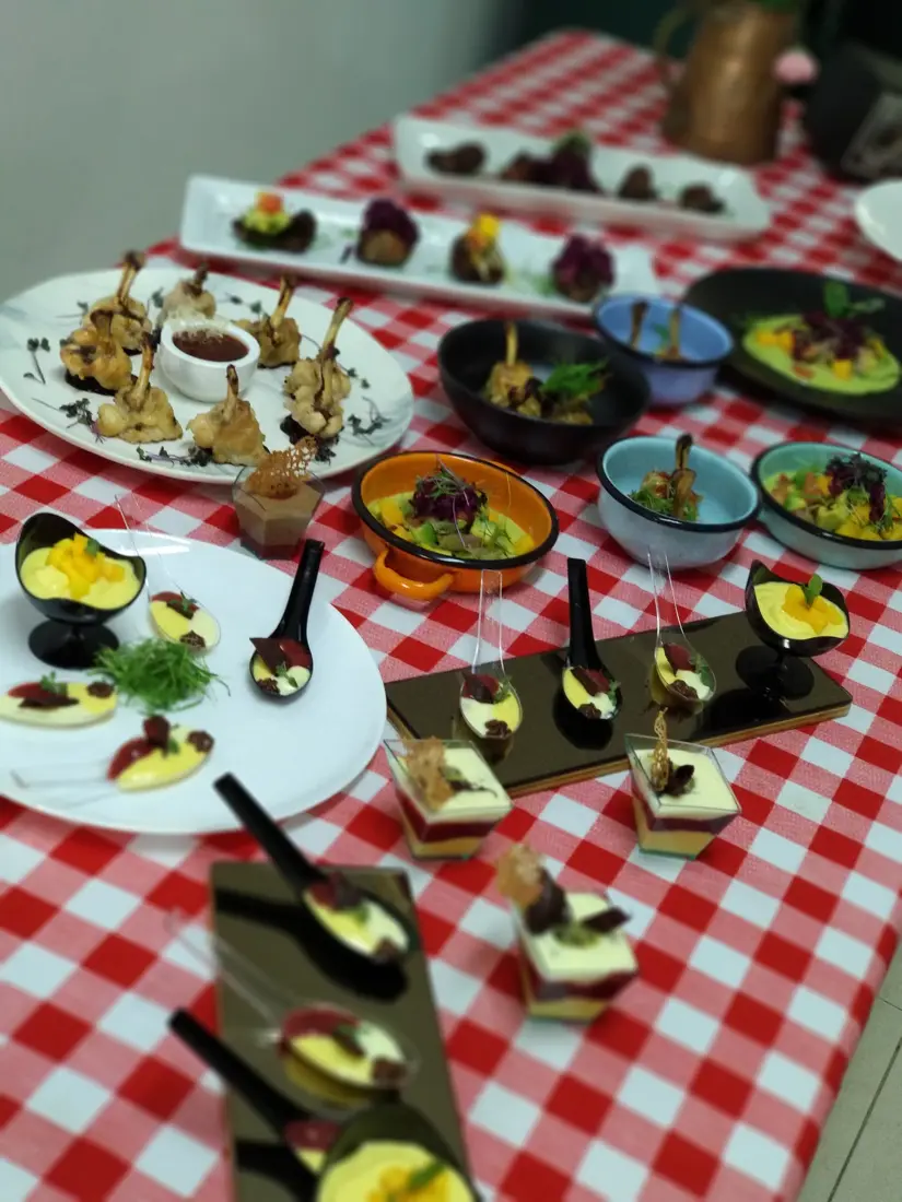 Pasabocas gourmet servidos para un evento
